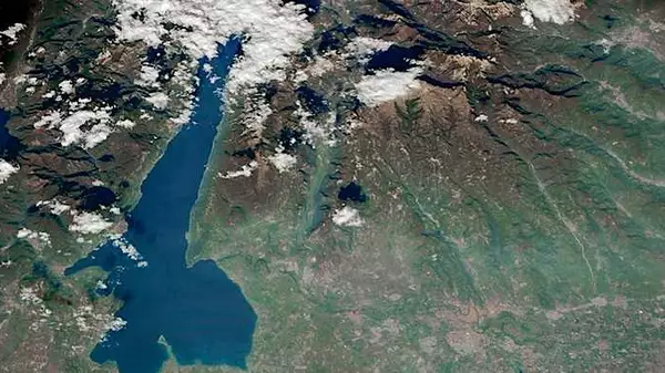 La rotazione della Terra rimescola le acque del lago di Garda