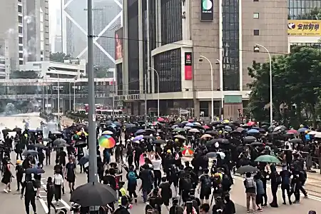 Η κρίση στο Χονγκ Κονγκ απειλεί να χαλάσει το 70ό έτος της Κίνας