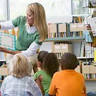 Bimbi mandati in un angolo, la maestra rischia una condanna per maltrattamenti